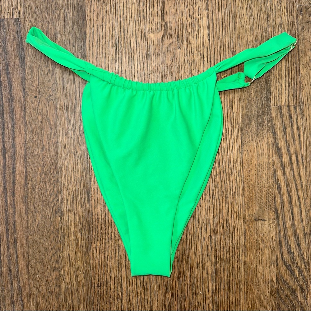 Skatie “Bobbi” Bikini Bottoms | True Green | Size M | Adjustable